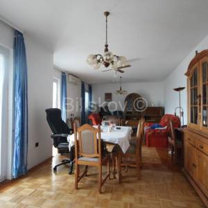 Podstrana, prodaja kuća, 4 jedinice, garaža, 2.red