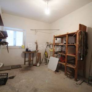 Podstrana, prodaja kuća, 4 jedinice, garaža, 2.red