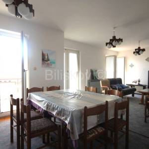 Podstrana, prodaja kuća, 4 jedinice, garaža, 2.red