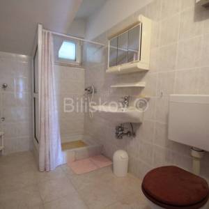 Podstrana, prodaja kuća, 4 jedinice, garaža, 2.red