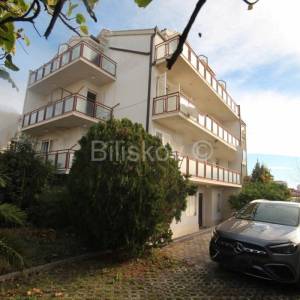 Podstrana, prodaja kuća, 4 jedinice, garaža, 2.red