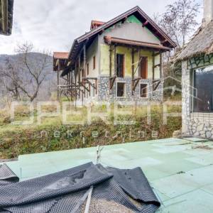 Poljanica okićka, Zgrada, 1,00 EUR