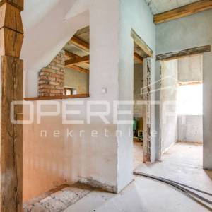 Poljanica okićka, Zgrada, 1,00 EUR