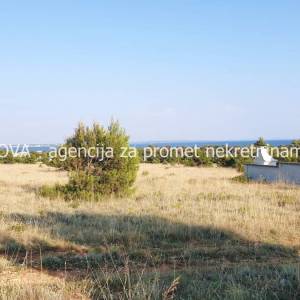 Poljoprivredno zemljište 1000 m2 na Viru, Zadar *550 m OD PLAŽE* *POGLED MORE*  (ID-1876)