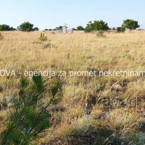 Poljoprivredno zemljište 3000 m2 na Viru, Zadar *400 m OD MORA*  (ID-1875)