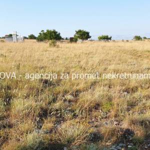 Poljoprivredno zemljište 3000 m2 na Viru, Zadar *400 m OD MORA*  (ID-1875)