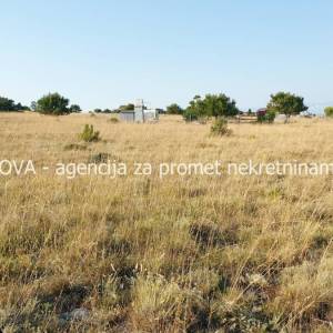 Poljoprivredno zemljište 3000 m2 na Viru, Zadar *400 m OD MORA*  (ID-1875)