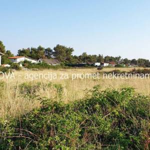 Poljoprivredno zemljište 1400 m2 na Viru, Zadar *600 m OD MORA*  (ID-1872)
