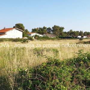 Poljoprivredno zemljište 1400 m2 na Viru, Zadar *600 m OD MORA*  (ID-1872)