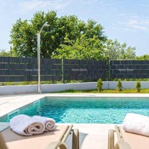 Pomer. Nova samostojeća prizemnica sa bazenom.