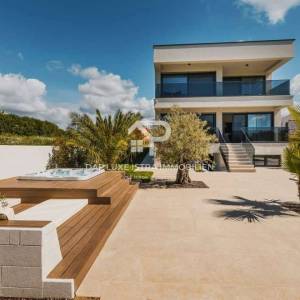 Poreč Luksuzna vila 220m2 s bazenom 2km od mora