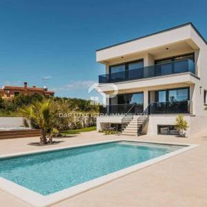 Poreč Luksuzna vila 220m2 s bazenom 2km od mora
