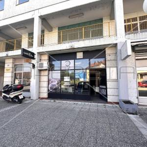 Poslovni prostor sa terasom i spremištem, tržnica i centar Oroslavja
