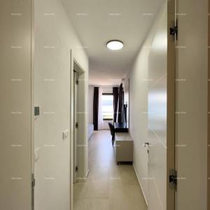 Predivan stan u Medulinu sa bazenom i garažom. 500 metara do plaže.