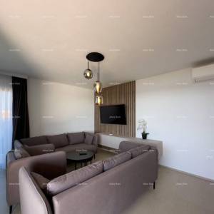 Predivan stan u Medulinu sa bazenom i garažom. 500 metara do plaže.