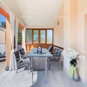 Predivna kuća sa bazenom, okružena zelenilom!