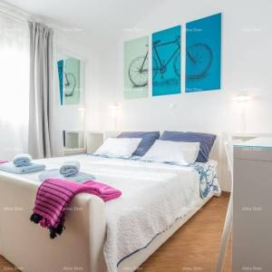 Predivna kuća sa bazenom, okružena zelenilom!