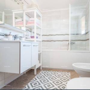 Predivna kuća sa bazenom, okružena zelenilom!