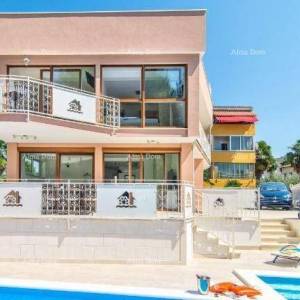 Predivna kuća u Novigradu!