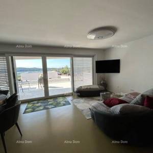 Predivna vila sa pogledom na more. Pomer.