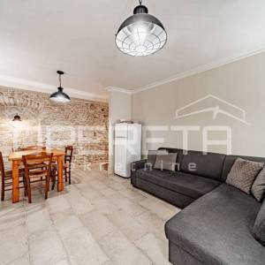 Prekrasna kamena kuća u centru Blata s garažom i velikim dvorištem