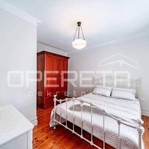 Prekrasna kamena kuća u centru Blata s garažom i velikim dvorištem