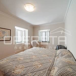 Prekrasna kamena kuća u centru Blata s garažom i velikim dvorištem