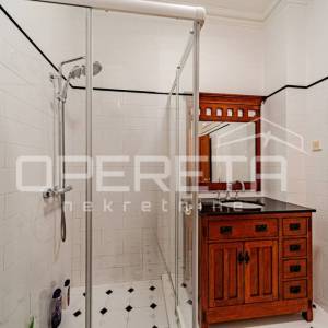 Prekrasna kamena kuća u centru Blata s garažom i velikim dvorištem