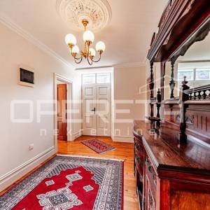 Prekrasna kamena kuća u centru Blata s garažom i velikim dvorištem