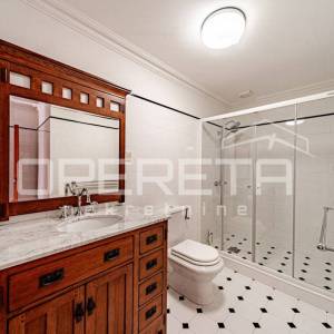 Prekrasna kamena kuća u centru Blata s garažom i velikim dvorištem