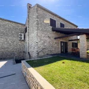 Prekrasna kuća s bazenom u Puli,  idealna za obitelj ili investiciju