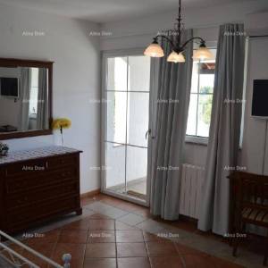 Prekrasna kuća sa bazenom! POREČ