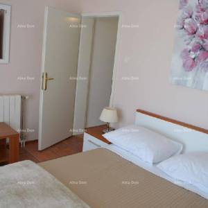 Prekrasna kuća sa bazenom! POREČ