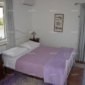 Prekrasna kuća sa bazenom! POREČ