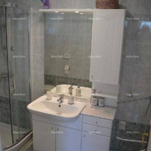 Prekrasna kuća sa bazenom! POREČ