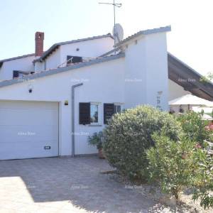 Prekrasna kuća sa bazenom! POREČ