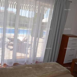 Prekrasna kuća sa bazenom! POREČ