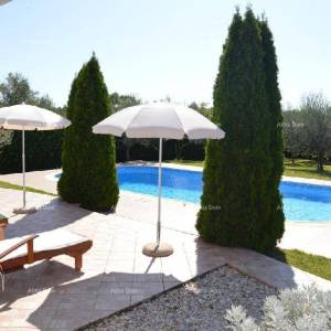 Prekrasna kuća sa bazenom! POREČ