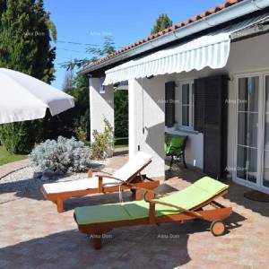 Prekrasna kuća sa bazenom! POREČ