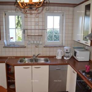 Prekrasna kuća sa bazenom! POREČ