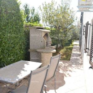 Prekrasna kuća sa bazenom! POREČ