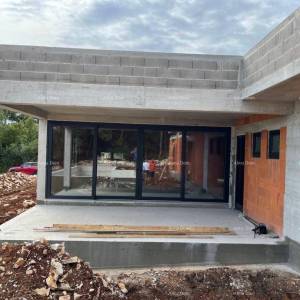 Prekrasna  moderna samostojeća kuća u Kanfanaru