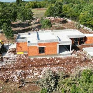 Prekrasna  moderna samostojeća kuća u Kanfanaru