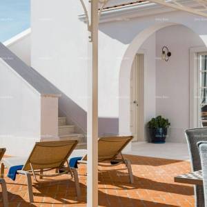 Prekrasna vila s bazenom!