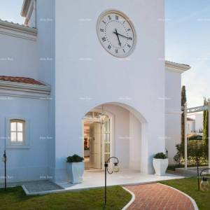 Prekrasna vila s bazenom!