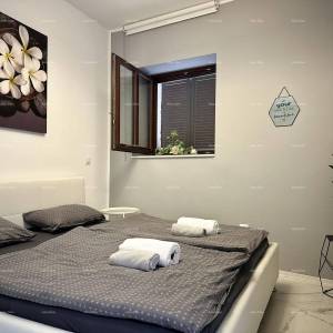 Prelijepa kuća s tri etažirana apartmana u staroj jezgri grada, Poreč!