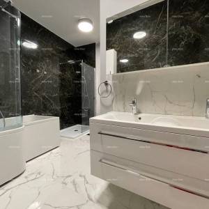 Prelijepa kuća s tri etažirana apartmana u staroj jezgri grada, Poreč!