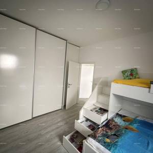 Prelijepa kuća s tri etažirana apartmana u staroj jezgri grada, Poreč!