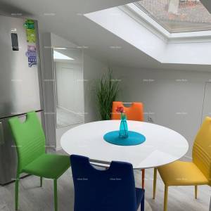 Prelijepa kuća s tri etažirana apartmana u staroj jezgri grada, Poreč!