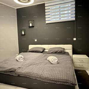 Prelijepa kuća s tri etažirana apartmana u staroj jezgri grada, Poreč!